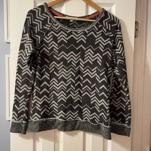 Womens juniors medium sweater gray knit zig zag pattern long sleeve round neck
